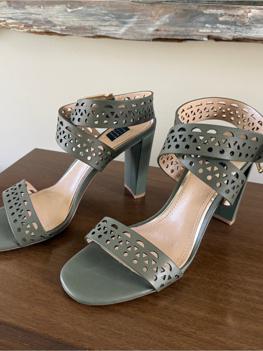 WHBM sz7.5 Women’s Olive Laser-Cut Block Heel Sandals worn once indoors